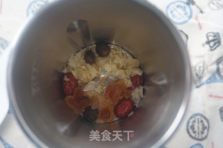 红枣银耳桃胶桂圆羹的做法步骤：4