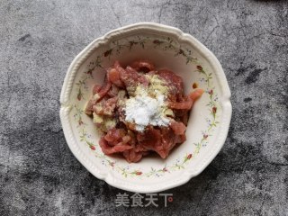 麻辣牛柳的做法步骤：3
