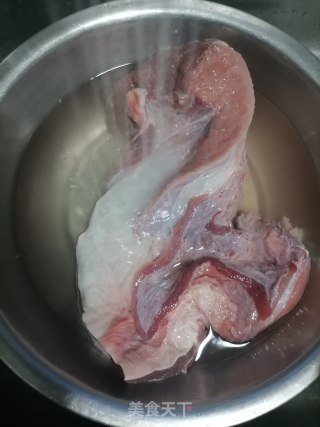 红烧牛腩的做法步骤：1