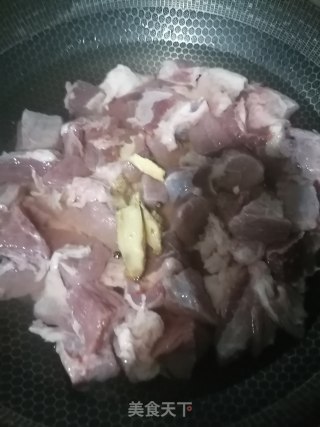 红烧牛腩的做法步骤：2