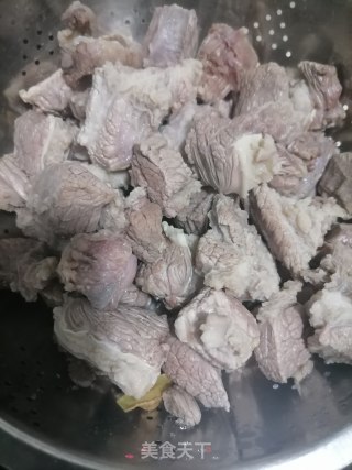 红烧牛腩的做法步骤：3