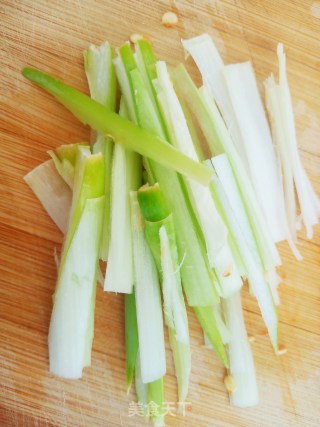 杏鲍菇炒肉的做法步骤：3