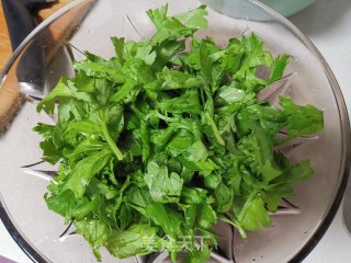 蒸芹菜叶的做法步骤：1