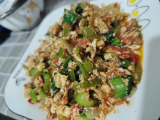西红柿炒鸡蛋（配点绿色菜）的做法步骤：6