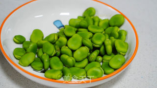 初夏必吃的葱油蚕豆的做法步骤：2