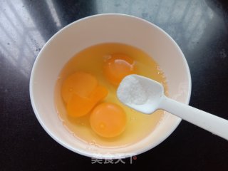 西蓝花炒蛋皮的做法步骤：3