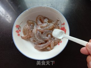 葱爆虾仁的做法步骤：2