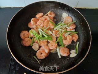葱爆虾仁的做法步骤：12
