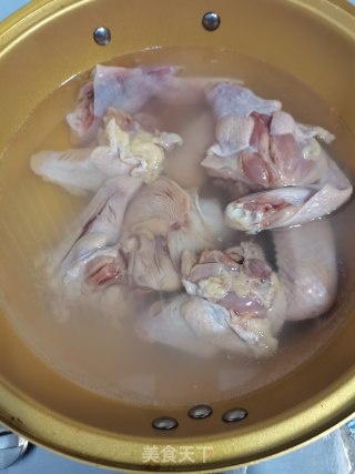 酱香鸡翅的做法步骤：1