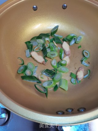 酱香鸡翅的做法步骤：3