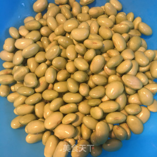 青椒毛豆烧鸡肉的做法步骤：2
