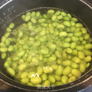 青椒毛豆烧鸡肉的做法步骤：3