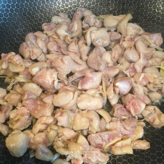 青椒毛豆烧鸡肉的做法步骤：7