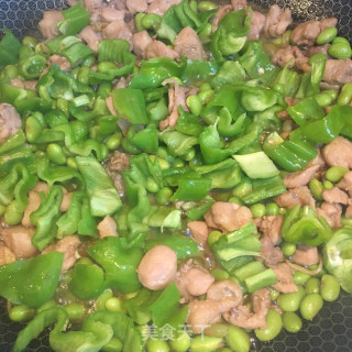 青椒毛豆烧鸡肉的做法步骤：9