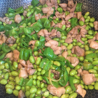 青椒毛豆烧鸡肉的做法步骤：10