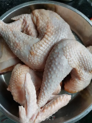 电饭锅酱油鸡的做法步骤：1