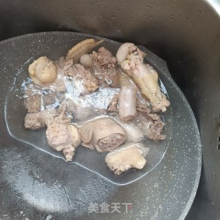 土豆烧鸡公的做法步骤：3