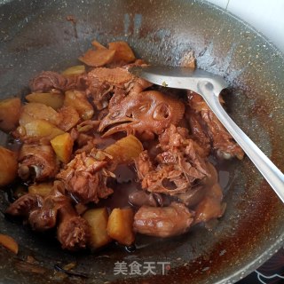 土豆烧鸡公的做法步骤：26