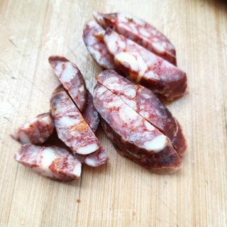 麻辣肠炒菠菜梗的做法步骤：8