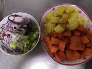 咖喱鸡排饭的做法步骤：1