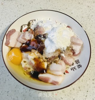 菠萝炒酥肉的做法步骤：2