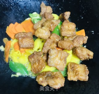菠萝炒酥肉的做法步骤：8