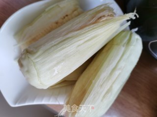 盐水煮玉米的做法步骤：1