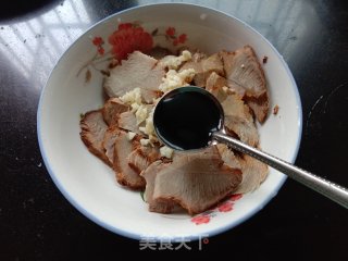 黄瓜拌卤肉的做法步骤：3