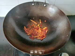 姜丝香菜炒肉丝的做法步骤：3