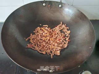 姜丝香菜炒肉丝的做法步骤：4