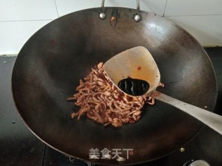 姜丝香菜炒肉丝的做法步骤：5