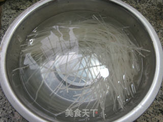火腿片夜开花煮铁棍山药粉条的做法步骤：3