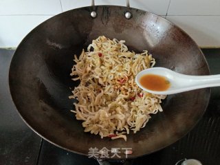 炒榨菜丝的做法步骤：9