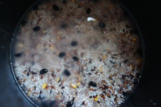 菌菇杂粮饭的做法步骤：2