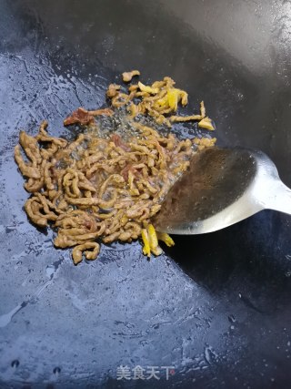 肉丝炒洋葱的做法步骤：4