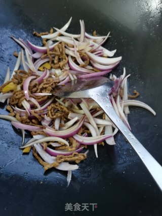 肉丝炒洋葱的做法步骤：5