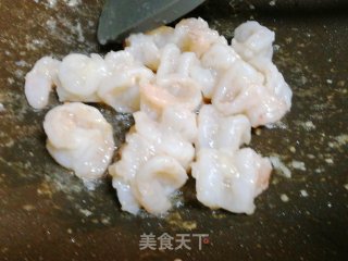 夏天开胃瘦身美食～菠萝炒虾球的做法步骤：4