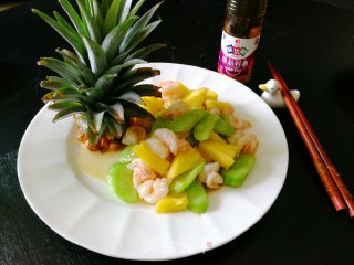夏天开胃瘦身美食～菠萝炒虾球的做法步骤：7