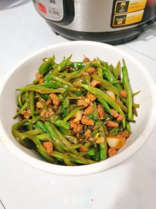 早上起来，做一个咸香可口的馅饼，再搭配一碗粥或者豆浆！是不是很暖胃！的做法步骤：2