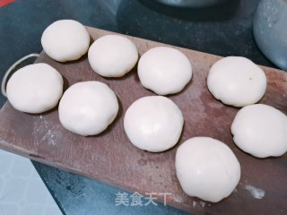早上起来，做一个咸香可口的馅饼，再搭配一碗粥或者豆浆！是不是很暖胃！的做法步骤：5
