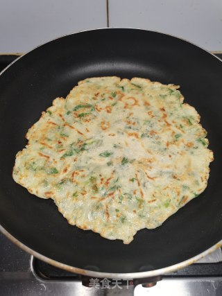 芹菜叶鸡蛋饼的做法步骤：7