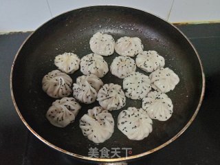 饺子皮水煎包的做法步骤：10