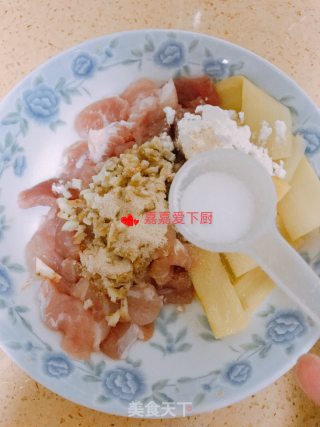 沙姜蒸猪肉的做法步骤：2
