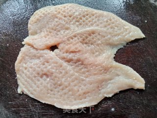 煎奥尔良鸡胸肉的做法步骤：2