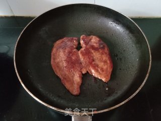 煎奥尔良鸡胸肉的做法步骤：11