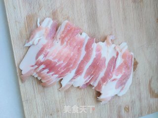 五花肉炒包菜的做法步骤：2