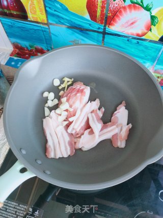 五花肉炒包菜的做法步骤：4