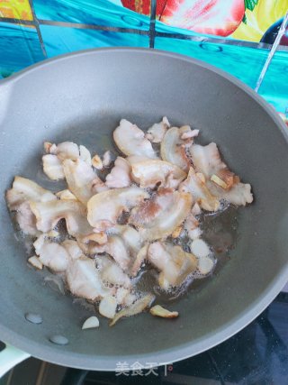 五花肉炒包菜的做法步骤：5