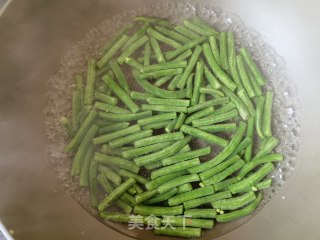 橄榄油炒豇豆的做法步骤：2