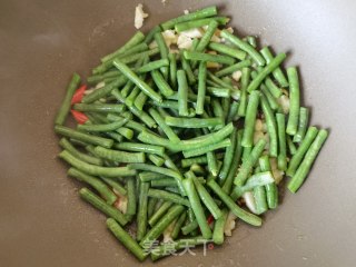 橄榄油炒豇豆的做法步骤：4
